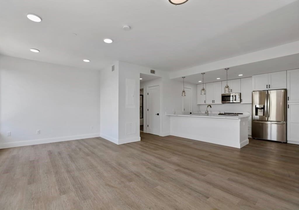 64 Alpine St #403 photo 3