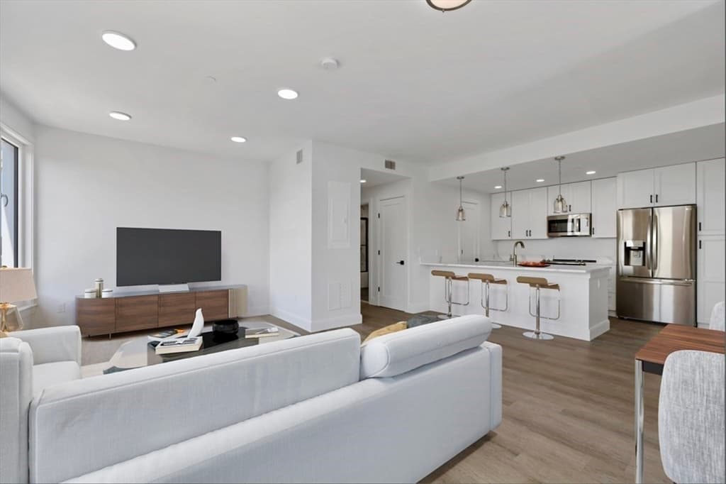 64 Alpine St #403 photo 4