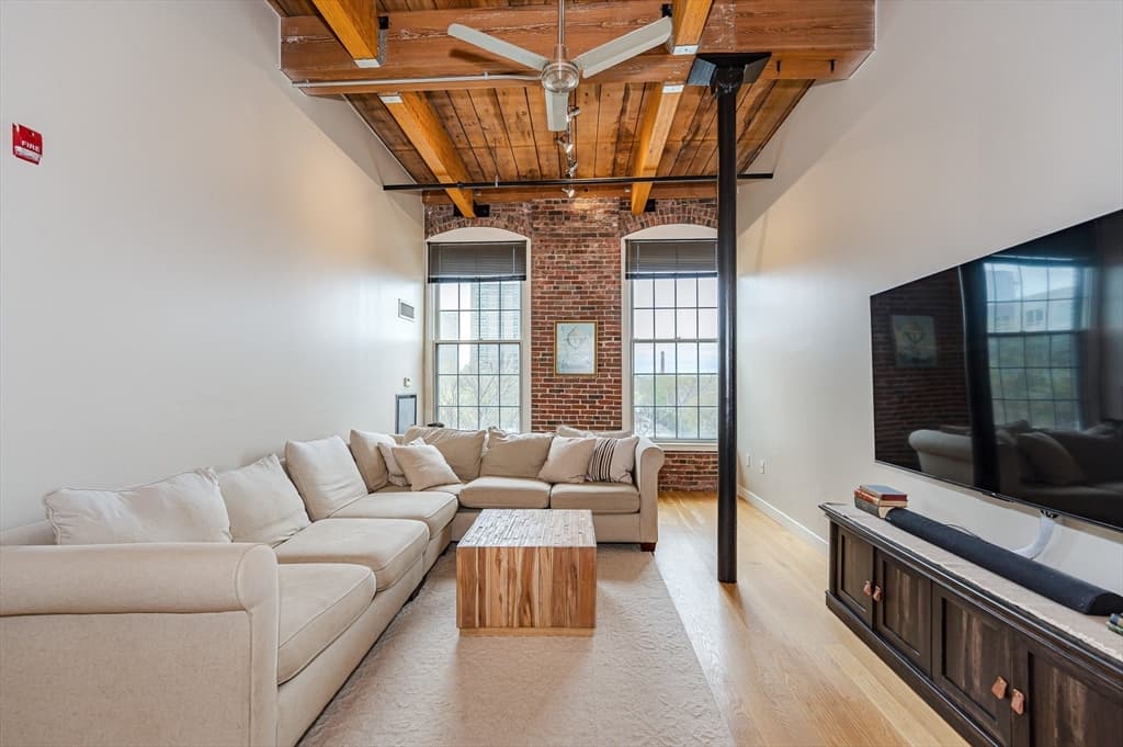 130 John St #449 photo 2