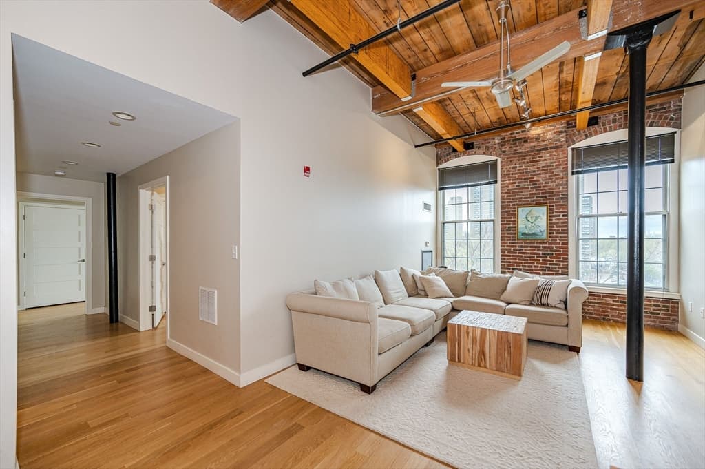 130 John St #449 photo 3