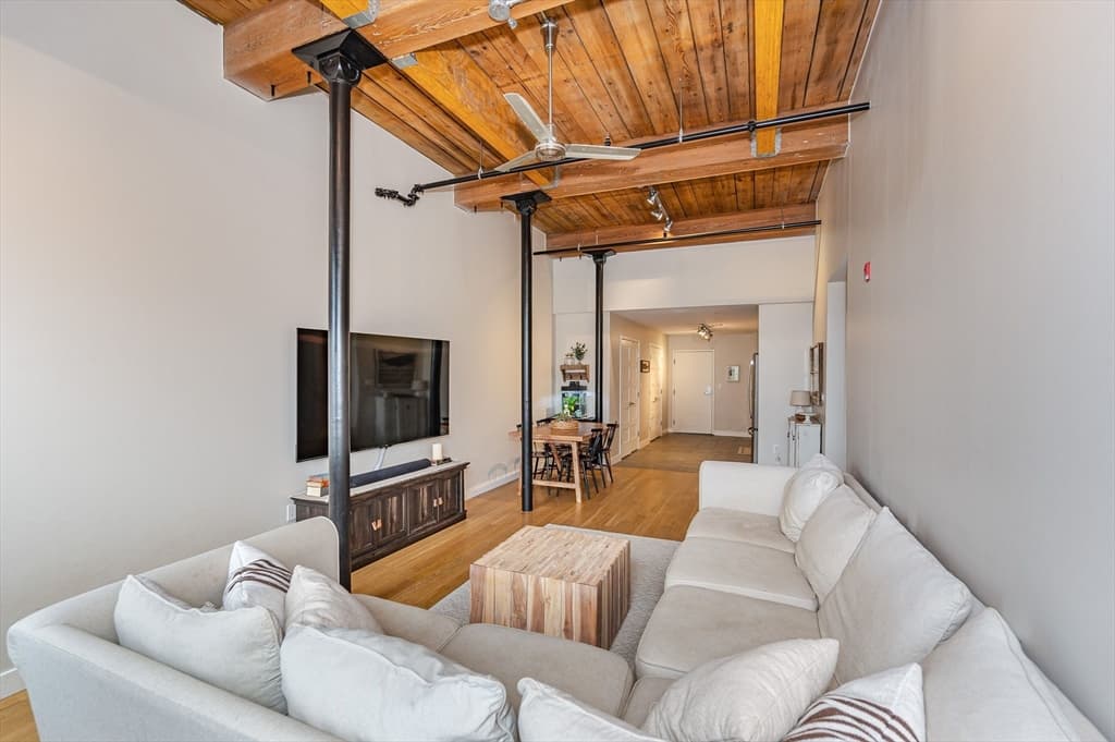 130 John St #449 photo 4