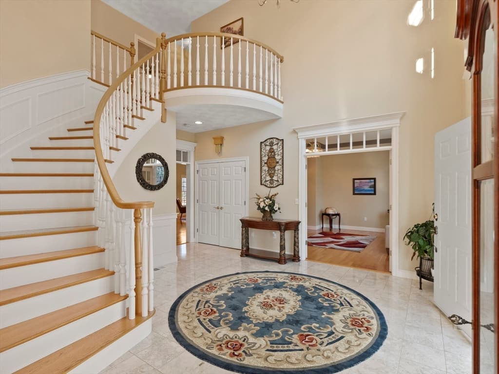 27 Hoveys Pond Dr