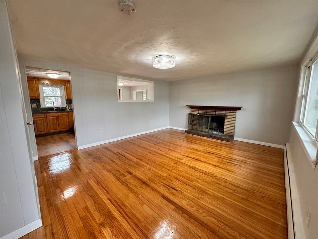254 Essex St photo 5