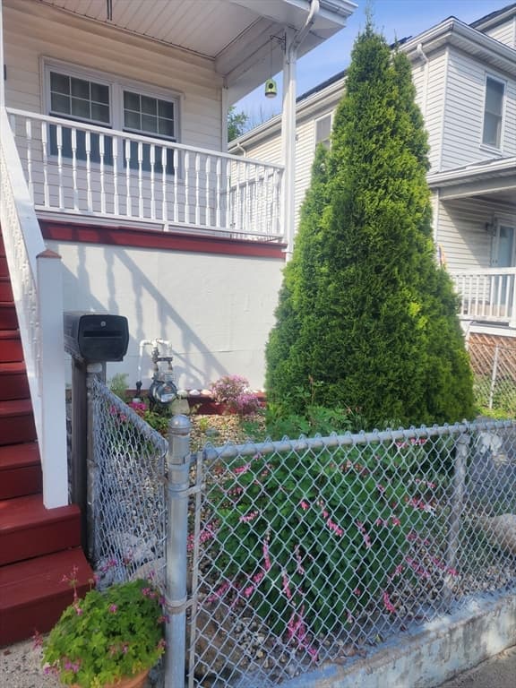 537 Park Ave photo 2