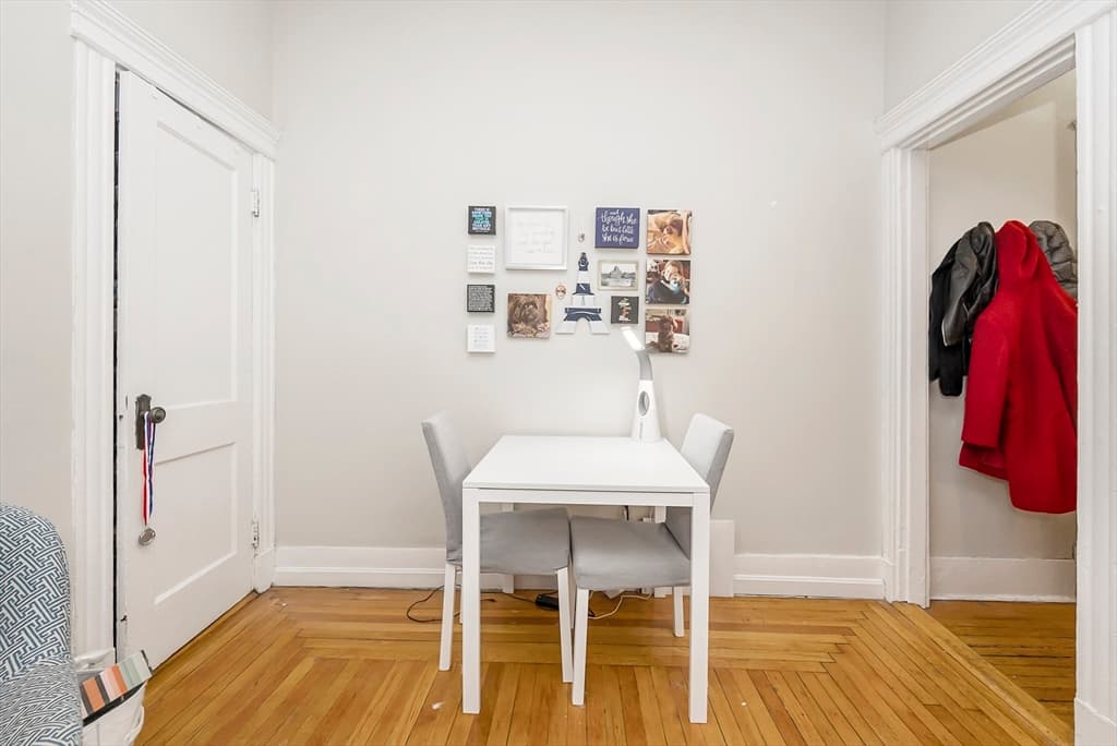 137 Peterborough St #4 photo 2