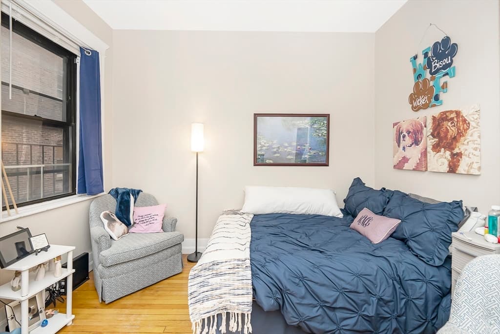 137 Peterborough St #4 photo 3