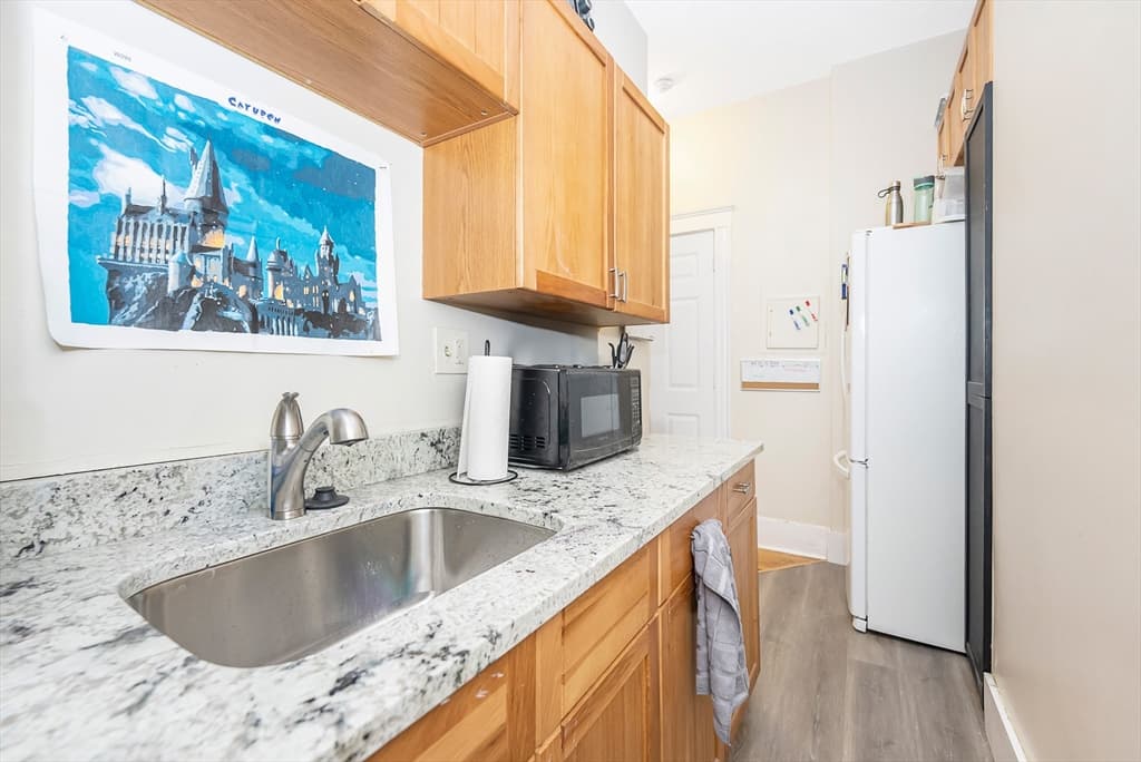 137 Peterborough St #4 photo 5