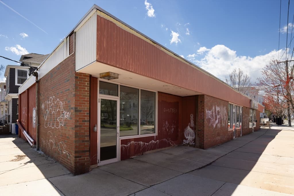 352 Washington Street photo 2