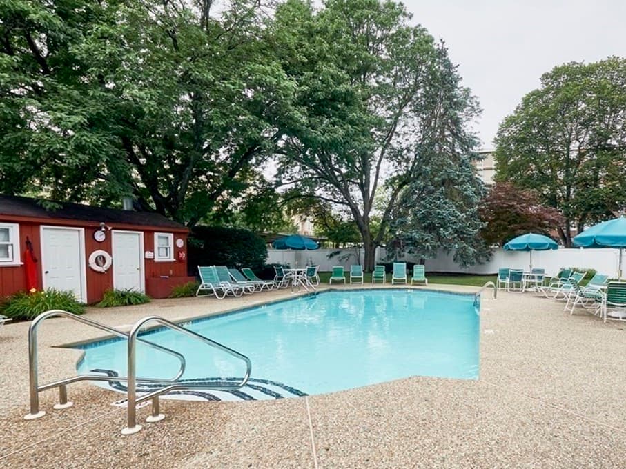 10 Hammond Pond Parkway #301