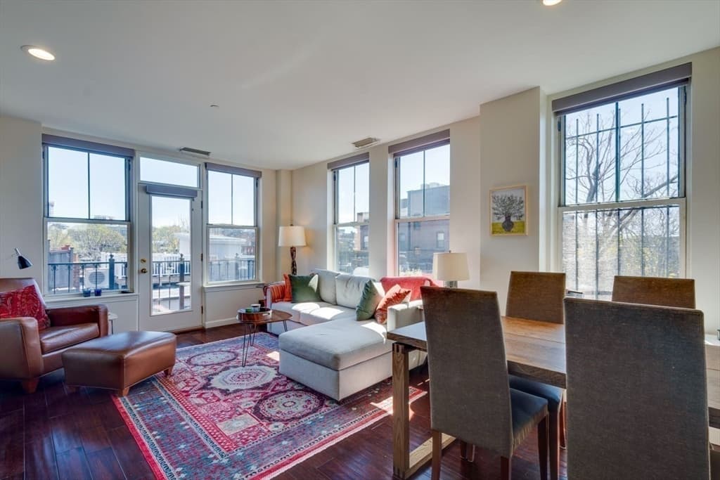 75 Clarendon Street #408 photo 4