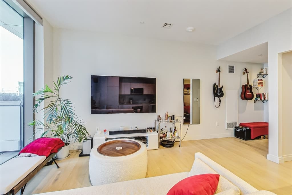 133 Seaport Blvd #512 photo 2