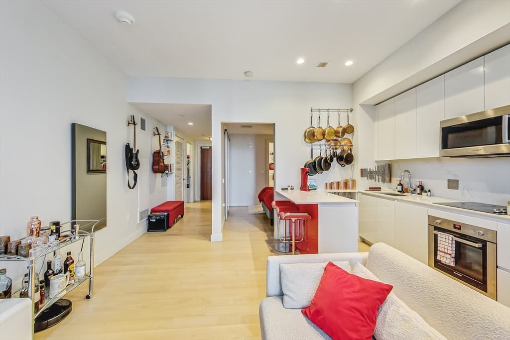 133 Seaport Blvd #512