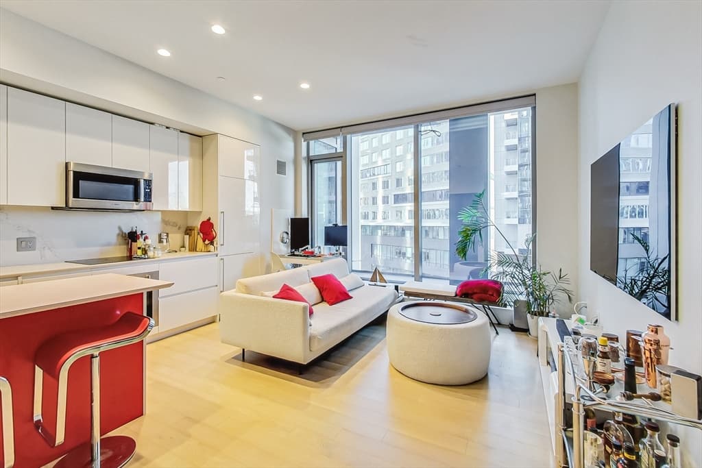 133 Seaport Blvd #512 photo 4