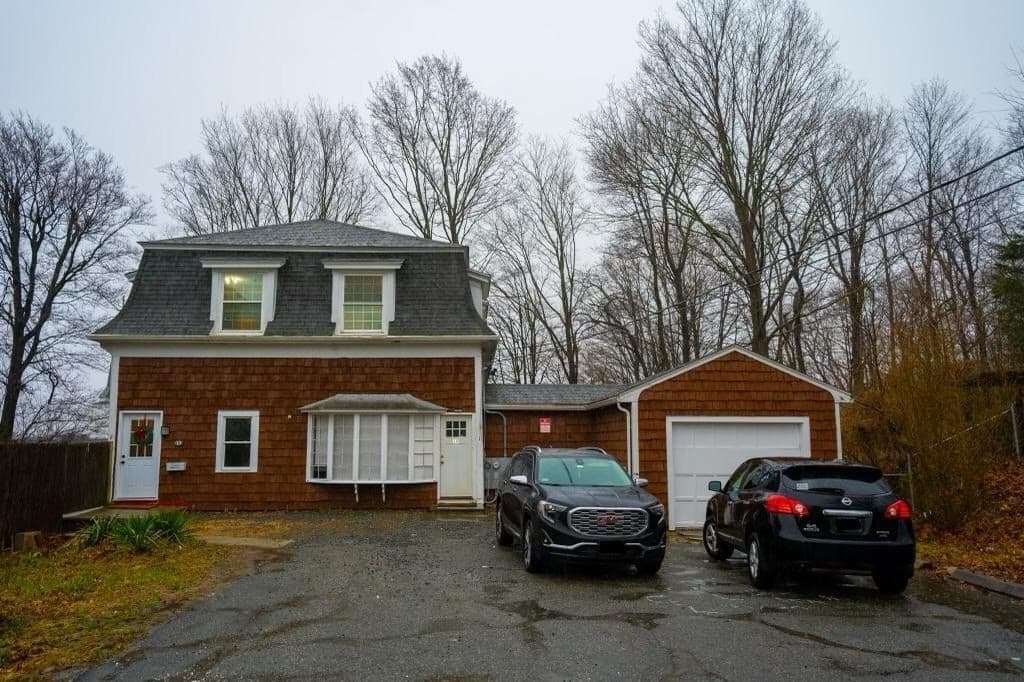 12 Randall Ave #2 photo 3