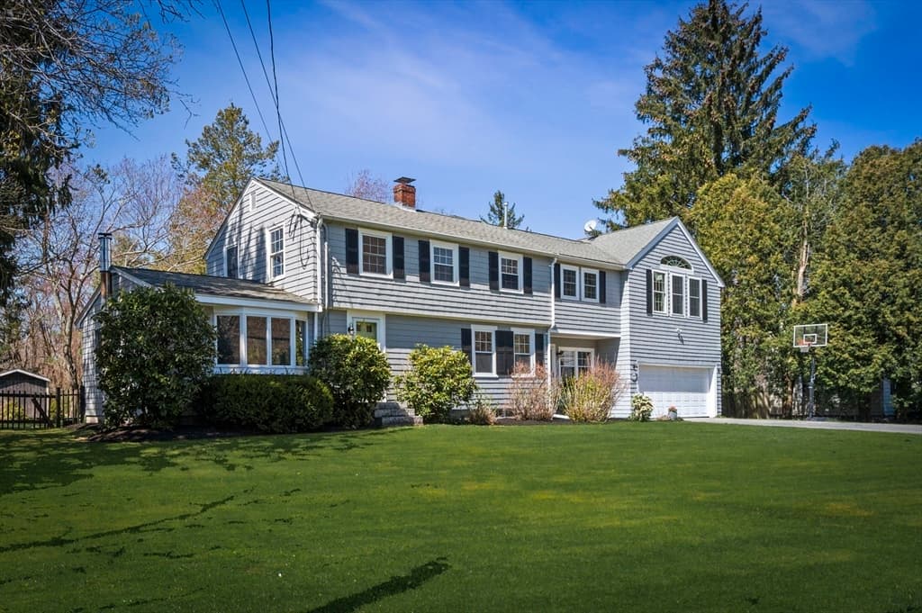 82 Maple St photo 3