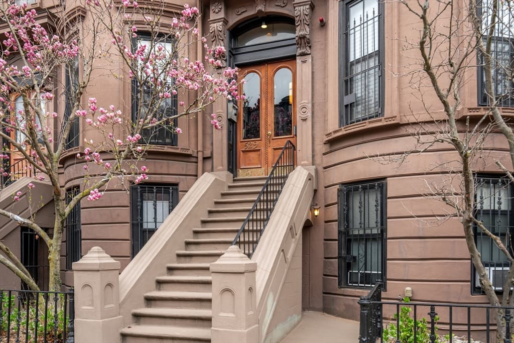 529 Columbus Ave #11