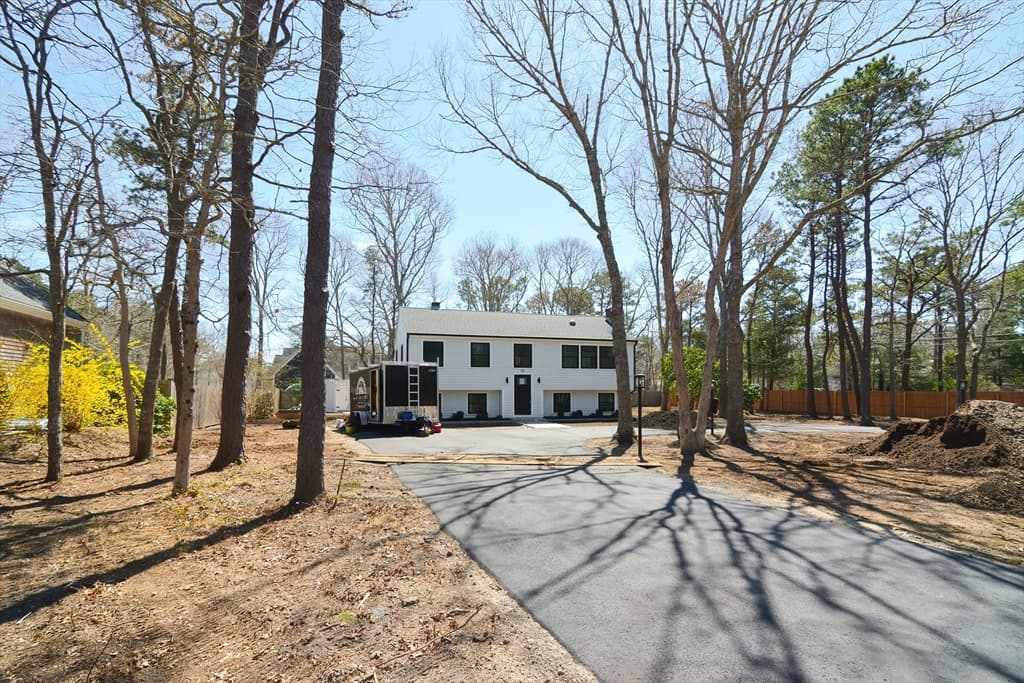 50 Rainbow Ln