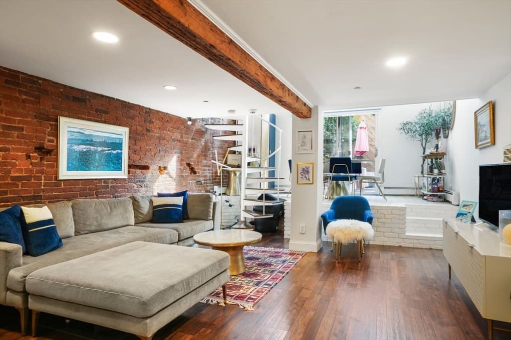 13 Albemarle Street #1 photo 2