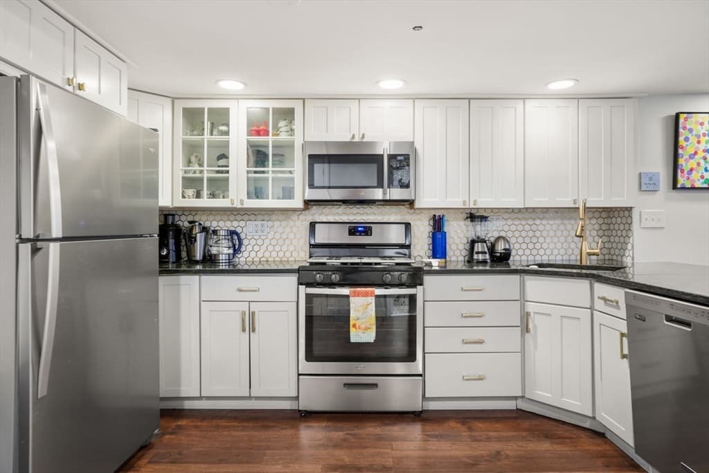 13 Albemarle Street #1 photo 3