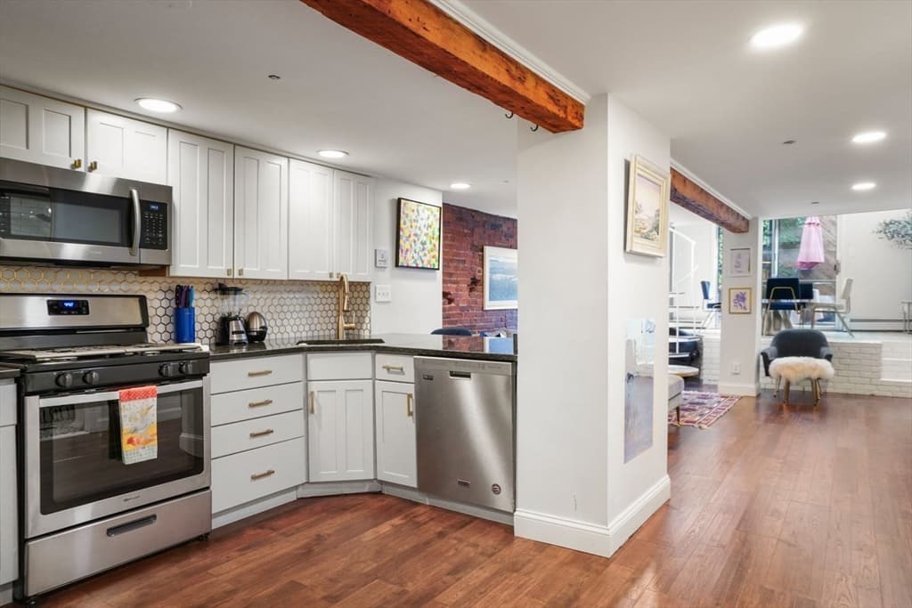 13 Albemarle Street #1 photo 4