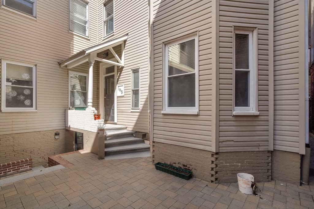 195 Green Street photo 2