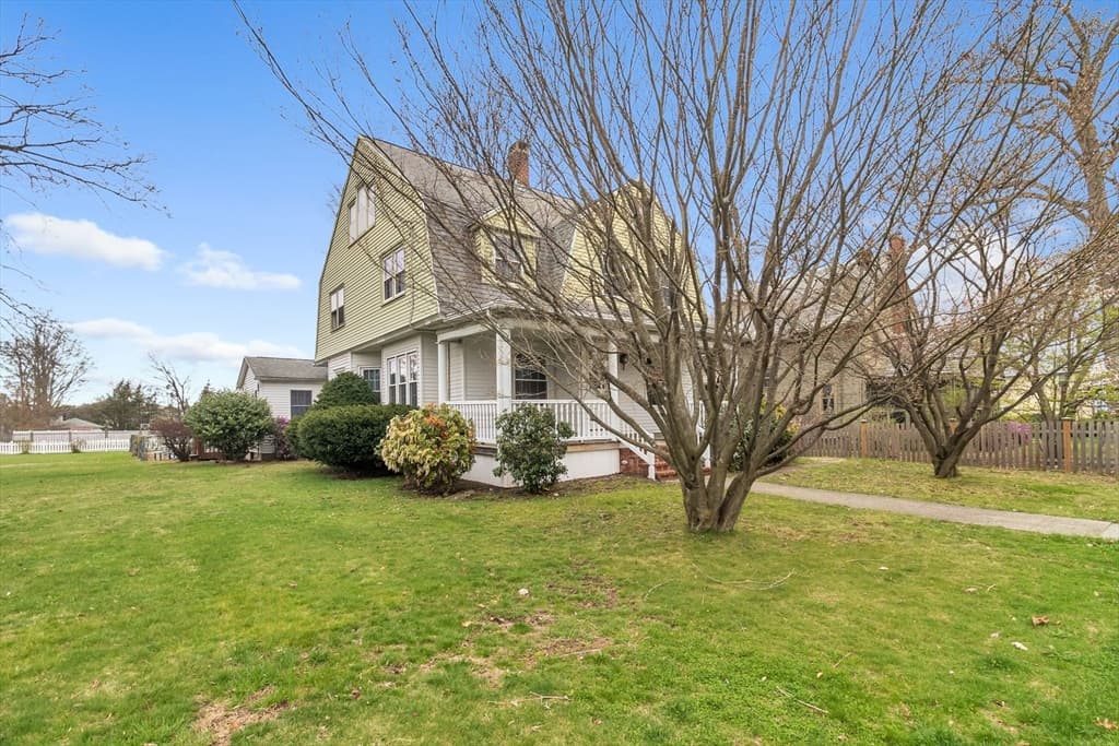 81 Fairview Ave photo 2