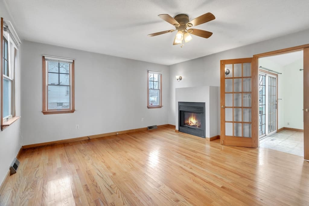 81 Fairview Ave photo 4