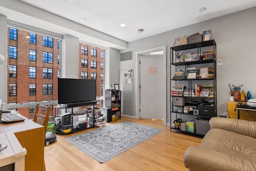 80 Broad St #809 photo 2