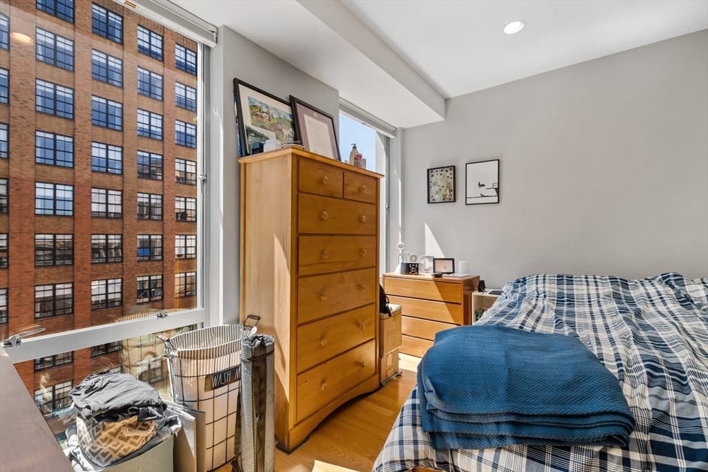 80 Broad St #809 photo 3