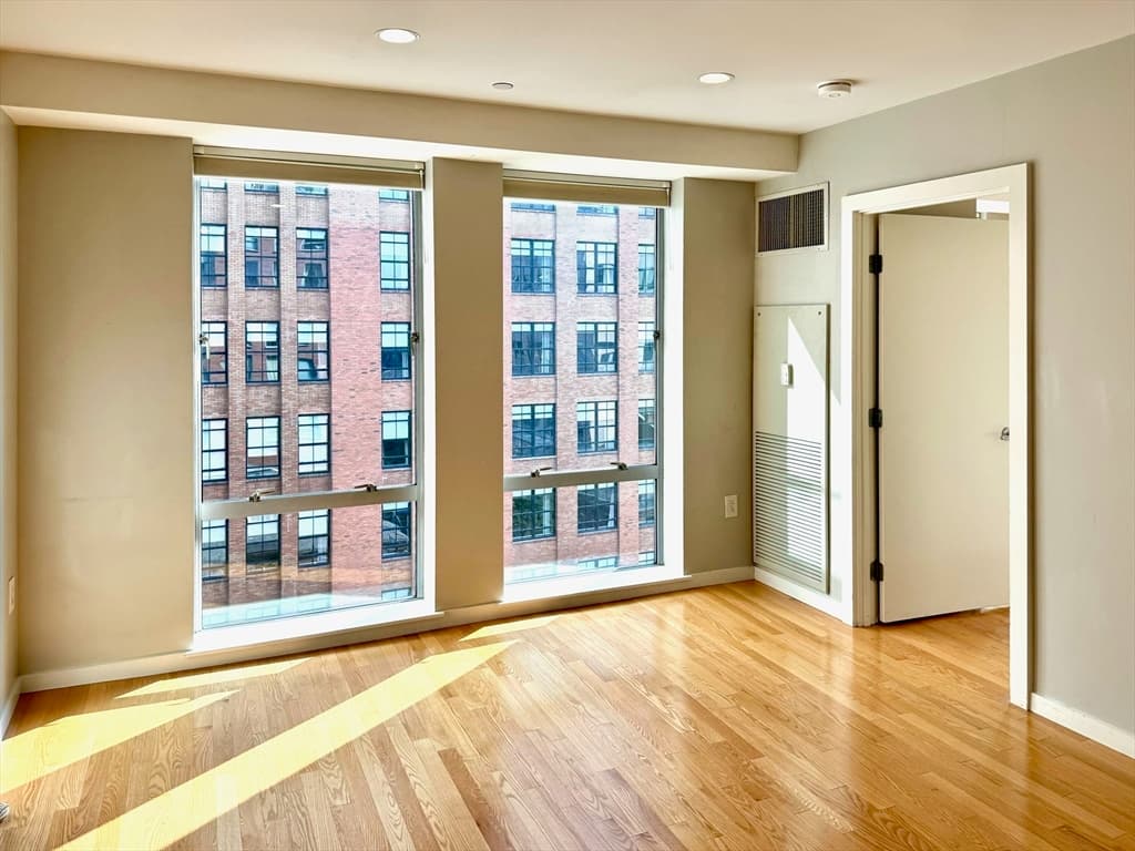 80 Broad St #809