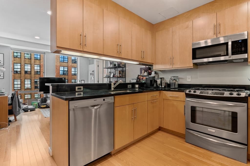 80 Broad St #809 photo 4