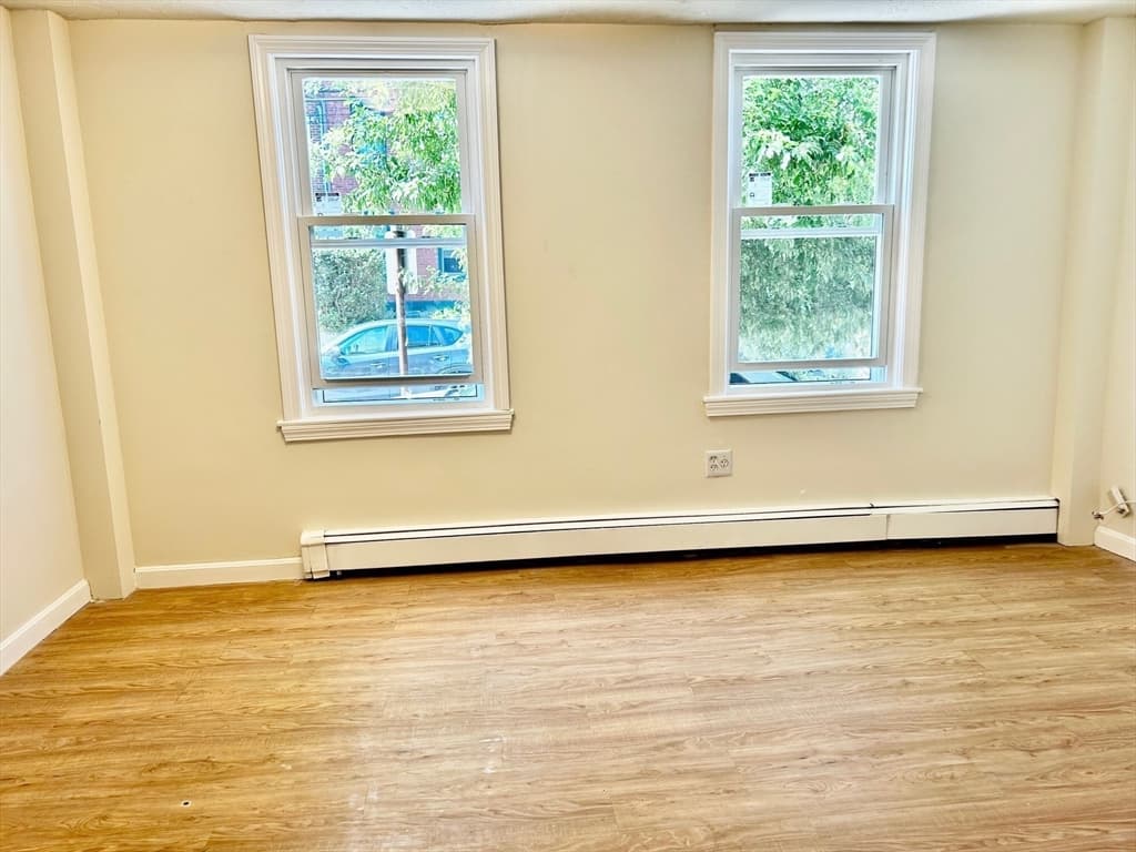 192 Everett St #1 photo 2