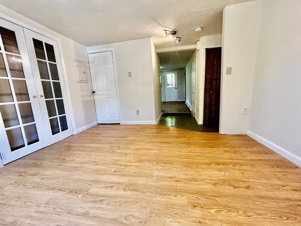 192 Everett St #1 photo 3