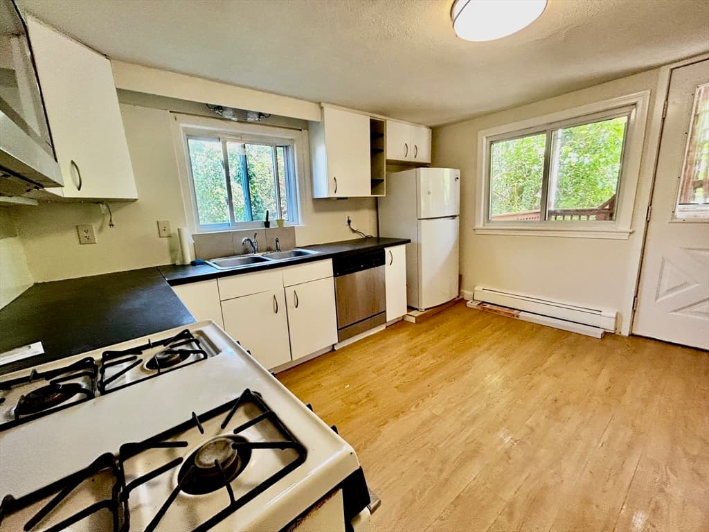192 Everett St #1 photo 5