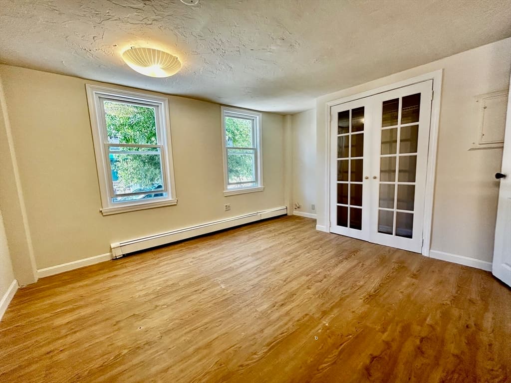 192 Everett St #1 photo 4