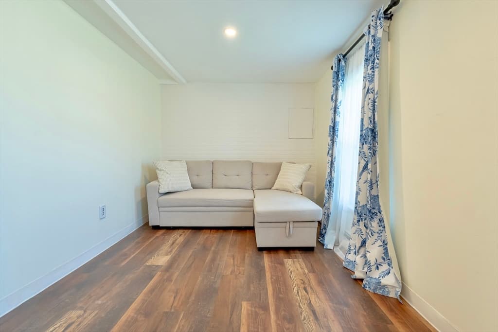 42 Mccabe St photo 5