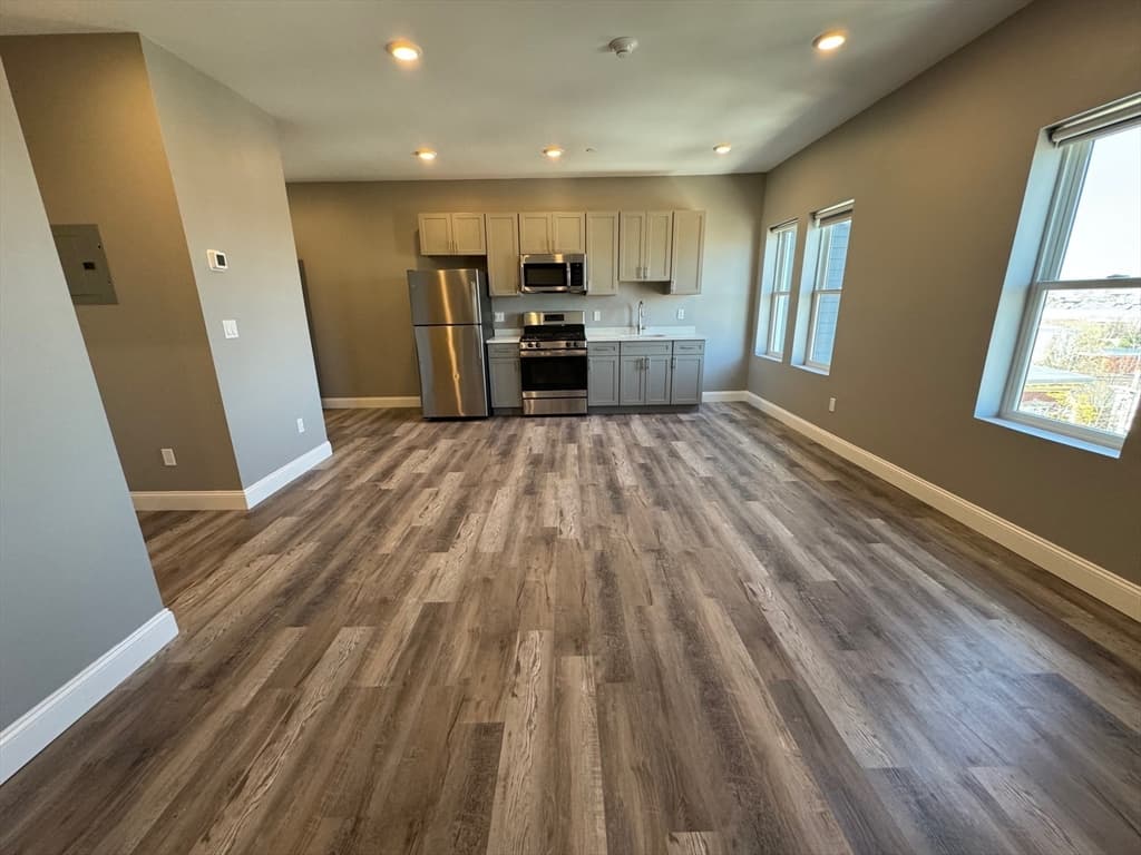 38 Walnut Ave #202 photo 5