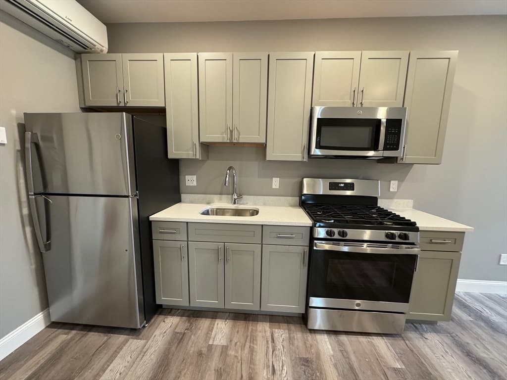 38 Walnut Ave #204 photo 3