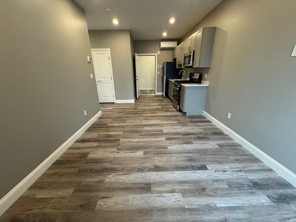 38 Walnut Ave #204 photo 5