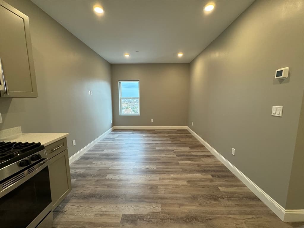 38 Walnut Ave #204 photo 4