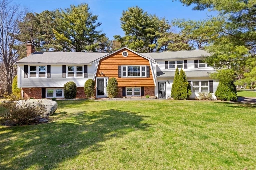 8 Massasoit Circle photo 2