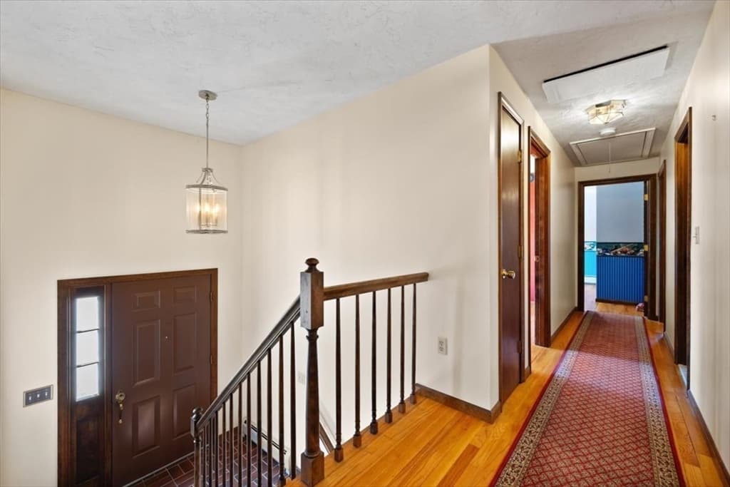 8 Massasoit Circle photo 3