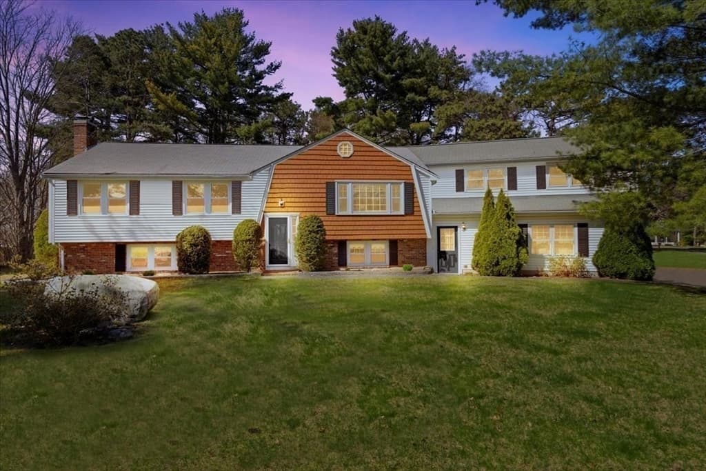 8 Massasoit Circle