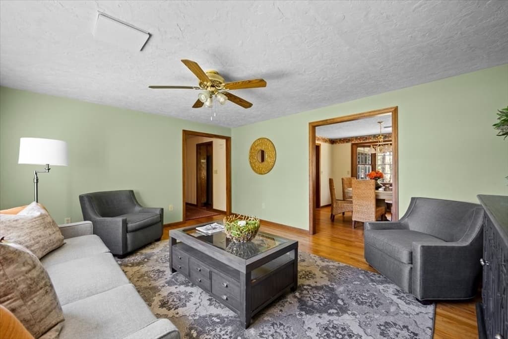 8 Massasoit Circle photo 5