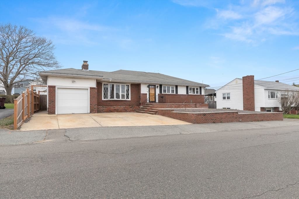 120 Sigourney St photo 2