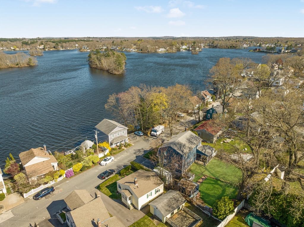 320 Bridle Path photo 2