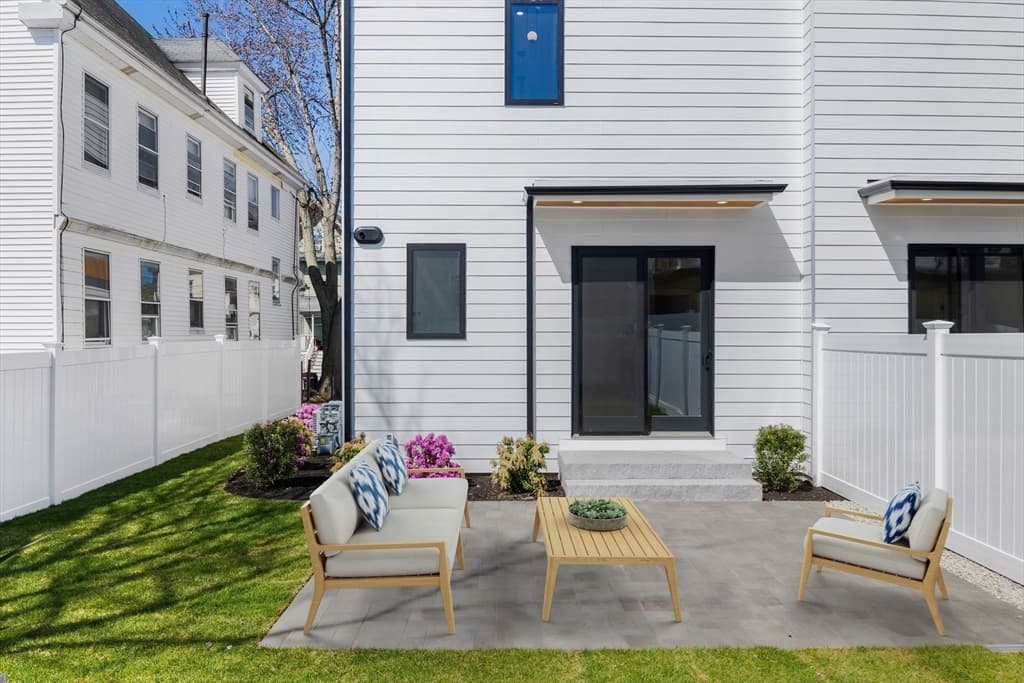 15 Howard Street #1 photo 5