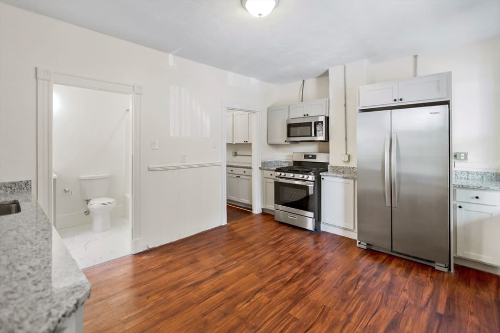 868 Huntington Ave photo 2