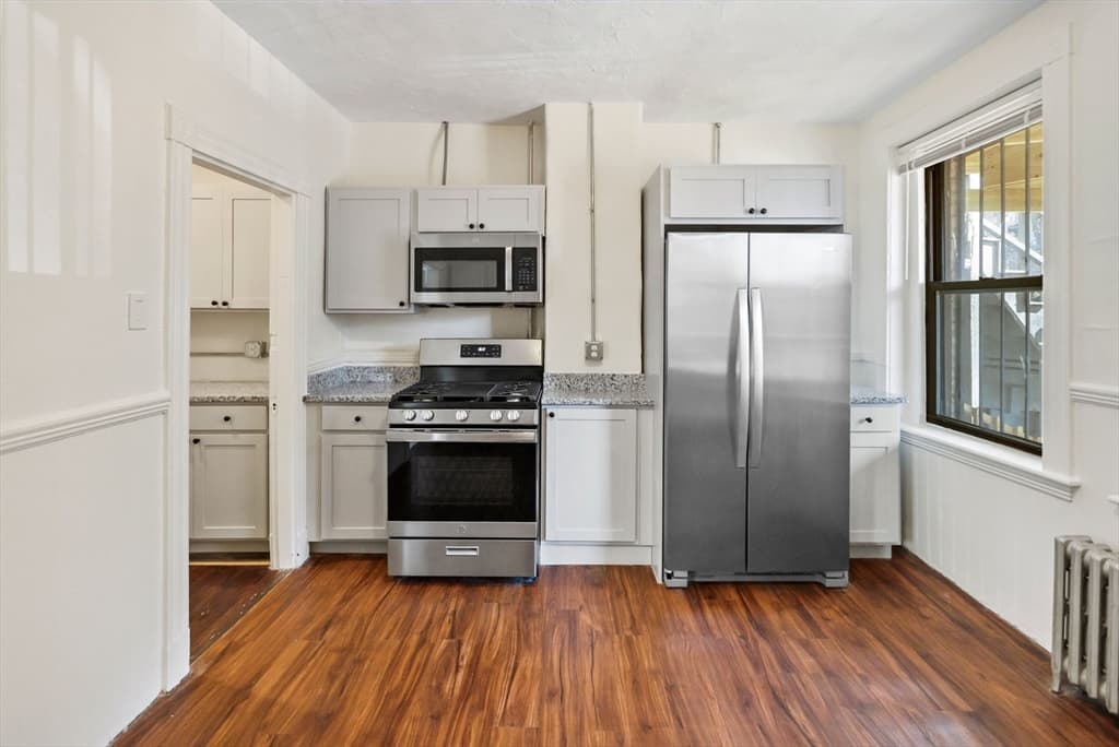 868 Huntington Ave photo 3
