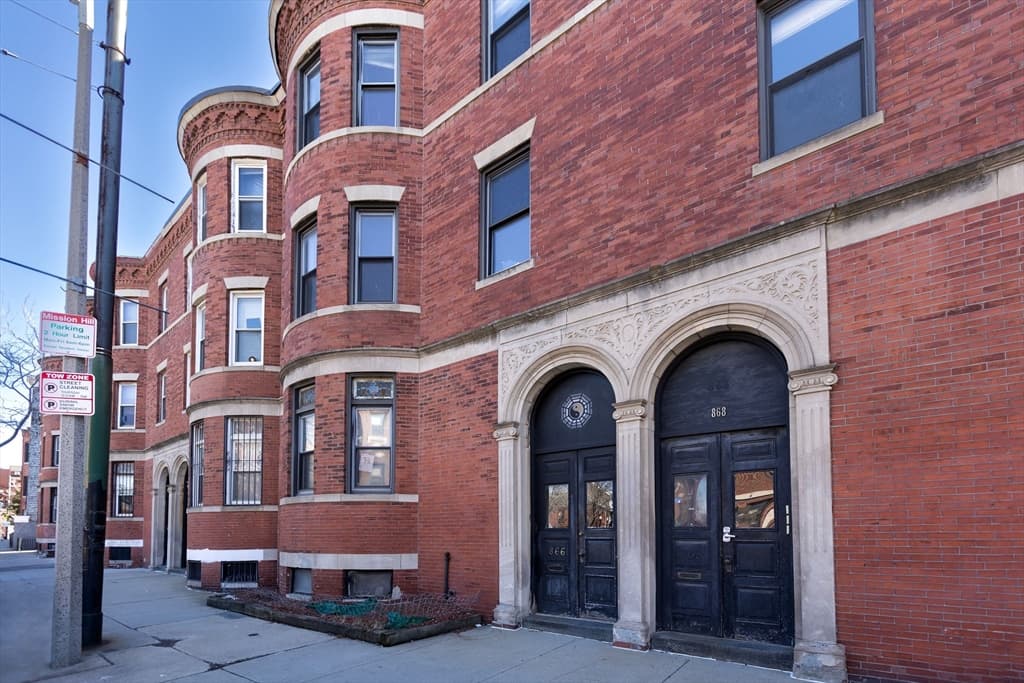 868 Huntington Ave